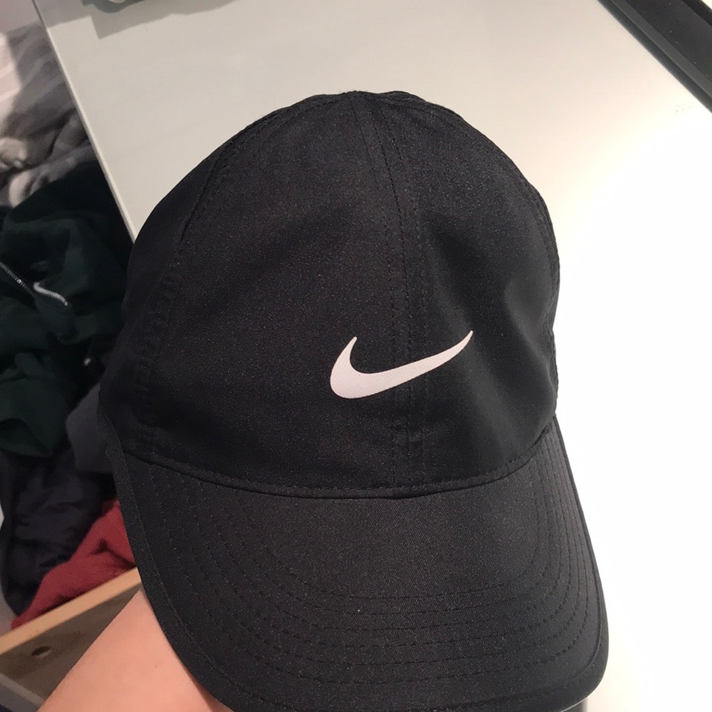 Black nike tennis hat
